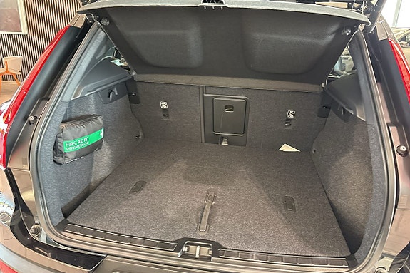 Volvo EX40 13 of 30