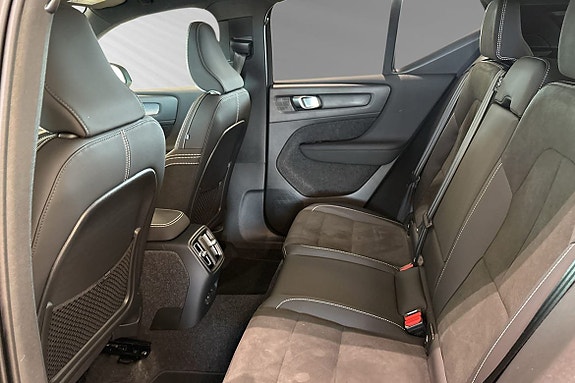 Volvo EX40 8 of 30