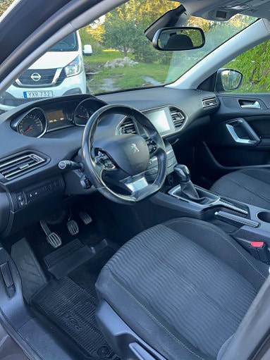 Peugeot 308 SW 5 of 6