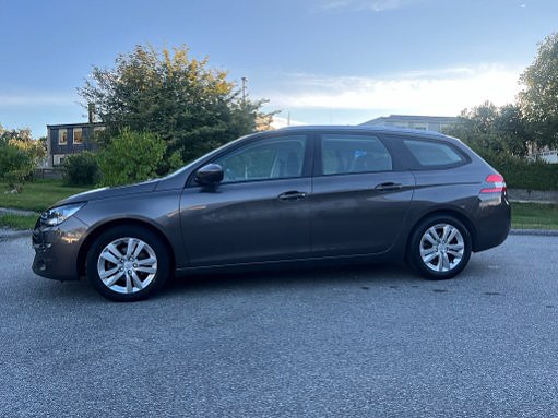 Peugeot 308 SW 4 of 6