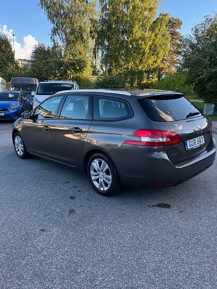 Peugeot 308 SW 3 of 6