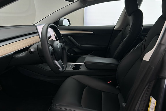 Tesla Model 3 9 of 26