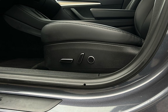 Tesla Model 3 16 of 26