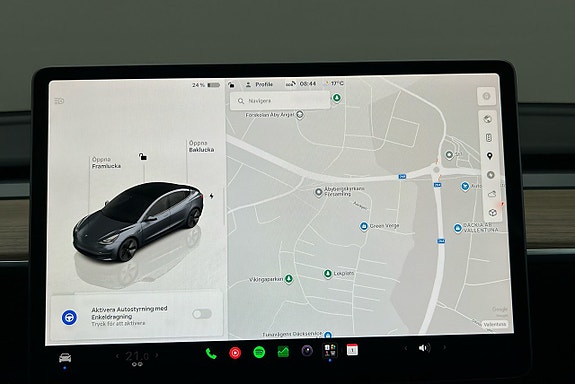 Tesla Model 3 7 of 26