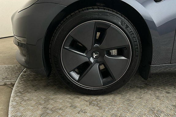 Tesla Model 3 11 of 26