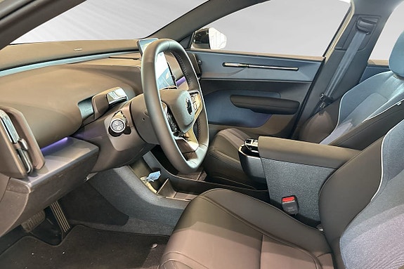 Volvo EX30 7 of 27