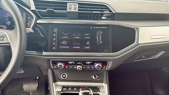 Audi Q3 9 of 12