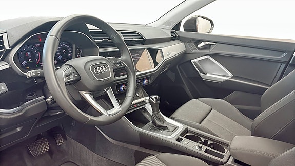 Audi Q3 7 of 12