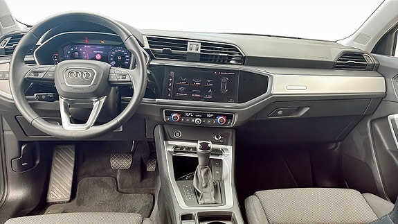 Audi Q3 10 of 12