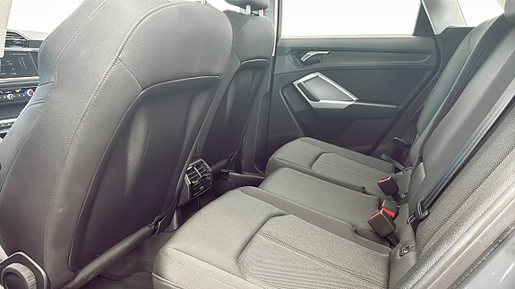 Audi Q3 11 of 12