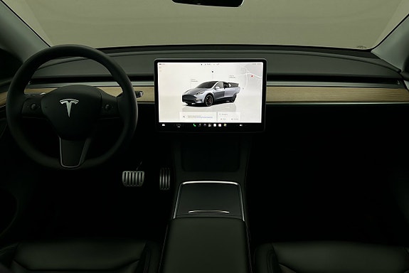 Tesla Model Y 6 of 26