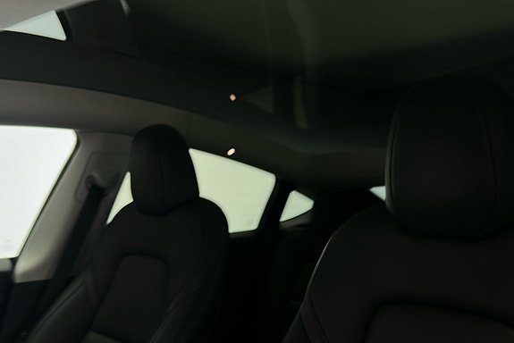 Tesla Model Y 18 of 26