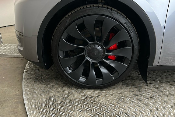 Tesla Model Y 11 of 26