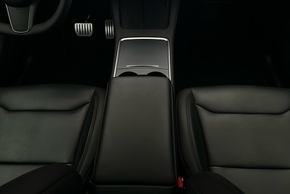 Tesla Model Y 8 of 26