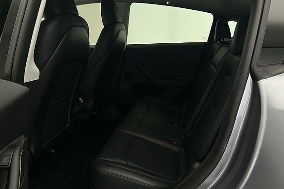 Tesla Model Y 12 of 26
