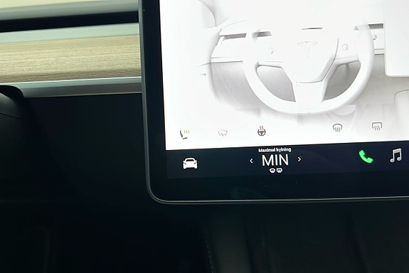 Tesla Model Y 21 of 26