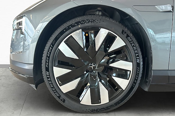 Polestar 4 6 of 30