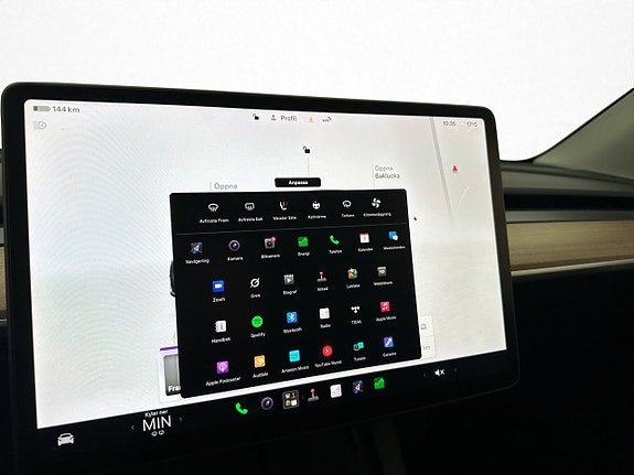 Tesla Model Y 24 of 30