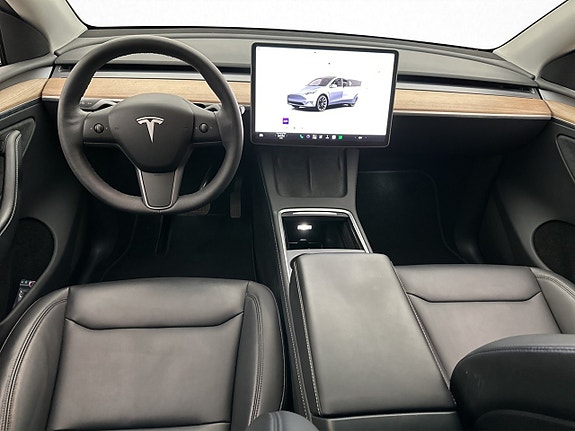 Tesla Model Y 18 of 30