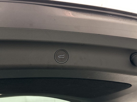 Tesla Model Y 19 of 30