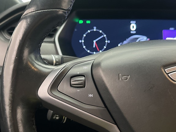 Tesla Model S 25 of 30