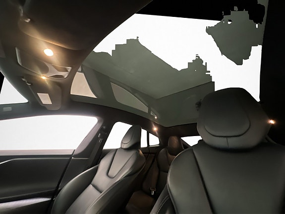 Tesla Model S 17 of 30