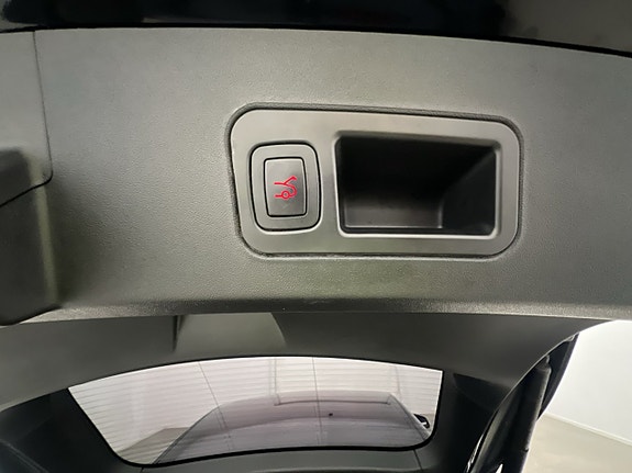 Tesla Model S 29 of 30