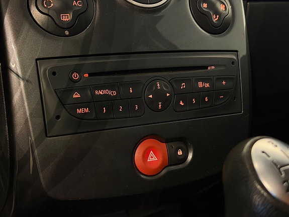 Renault Clio 9 of 13