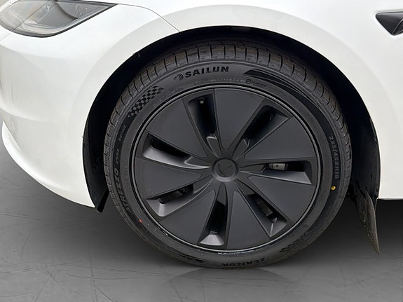 Tesla Model 3 9 of 30