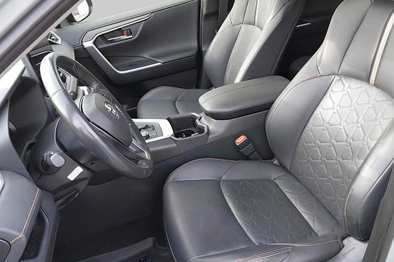 Toyota RAV4 7 of 11