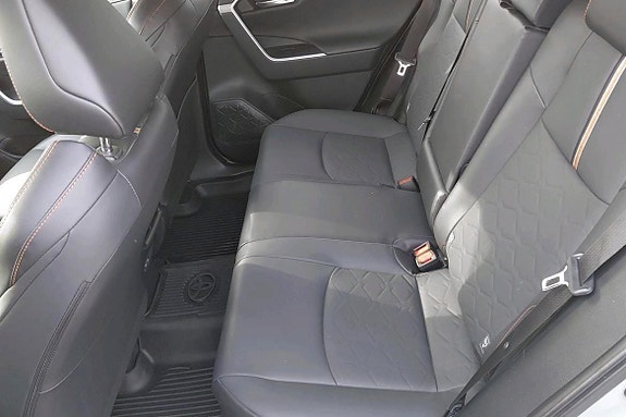 Toyota RAV4 8 of 11