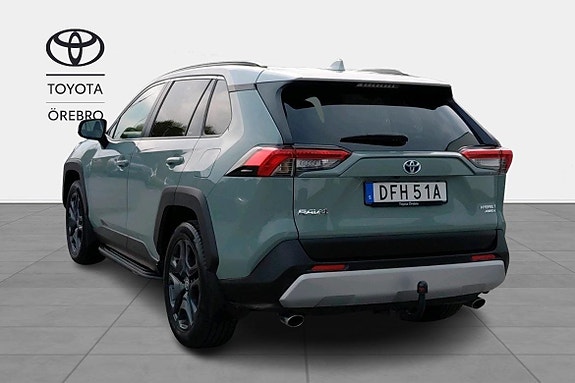 Toyota RAV4 4 of 11