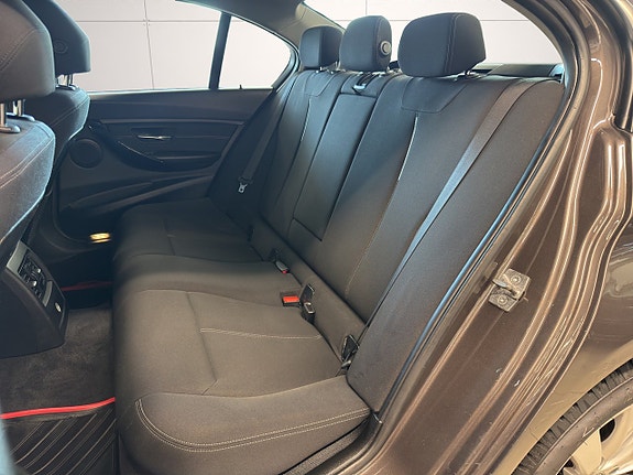 BMW 328i 19 of 24
