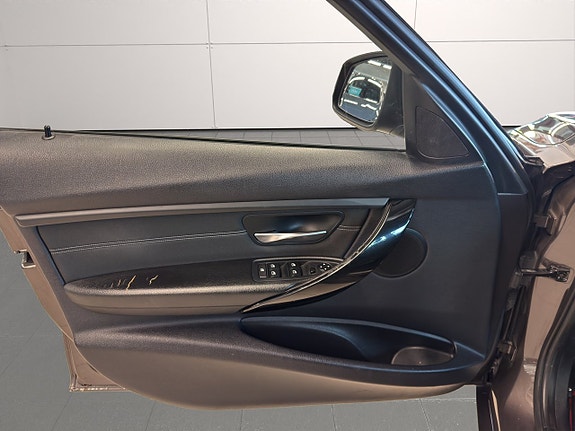 BMW 328i 8 of 24