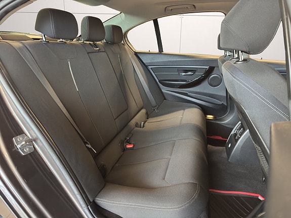 BMW 328i 21 of 24