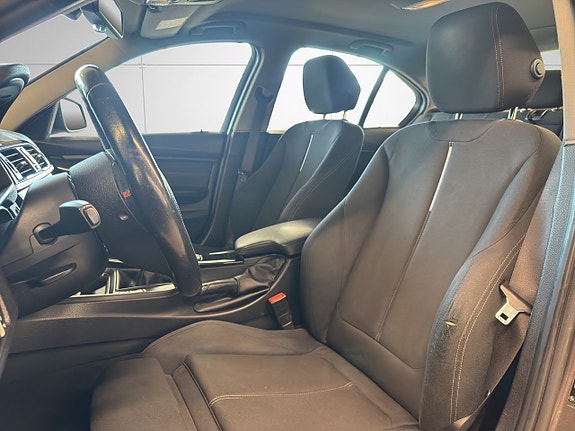 BMW 328i 10 of 24