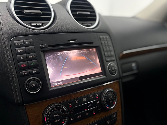 Mercedes-Benz GL350 28 of 30