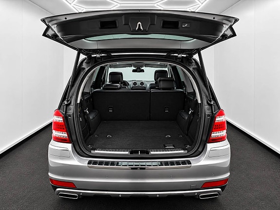 Mercedes-Benz GL350 8 of 30