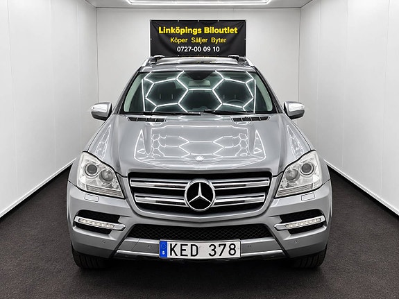Mercedes-Benz GL350 3 of 30