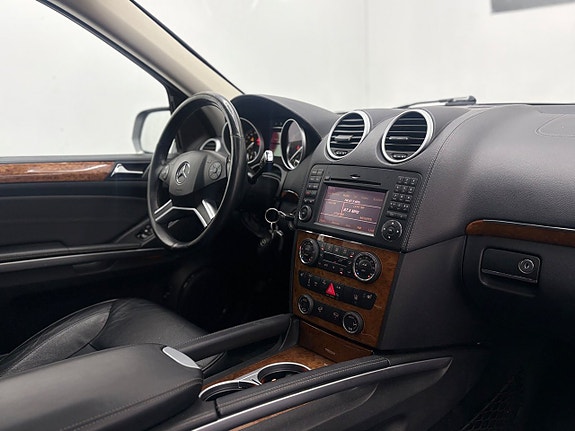 Mercedes-Benz GL350 21 of 30
