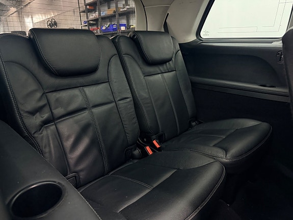 Mercedes-Benz GL350 14 of 30