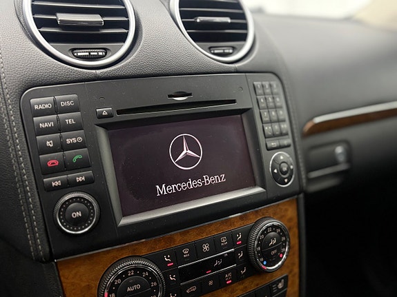 Mercedes-Benz GL350 27 of 30