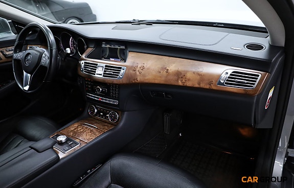 Mercedes-Benz CLS500 12 of 28