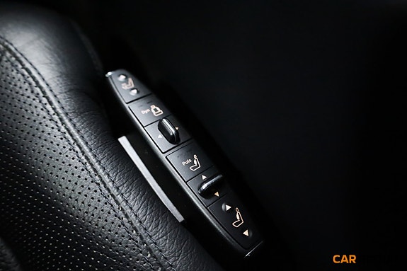 Mercedes-Benz CLS500 24 of 28
