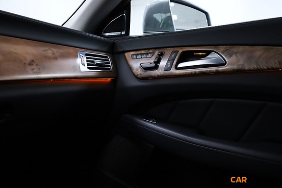 Mercedes-Benz CLS500 20 of 28