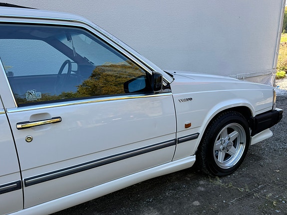 Volvo 740 14 of 24