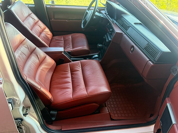 Volvo 740 21 of 24