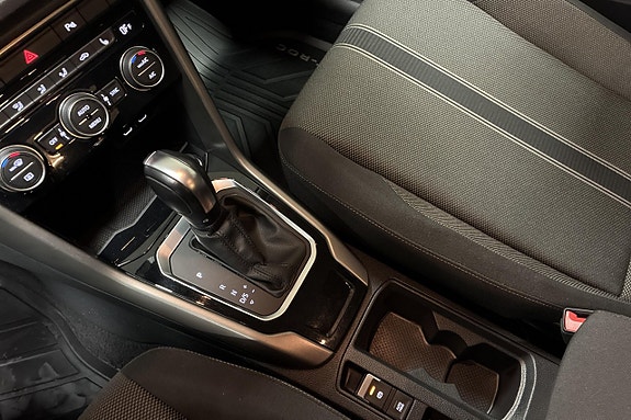 Volkswagen T-Roc 19 of 26