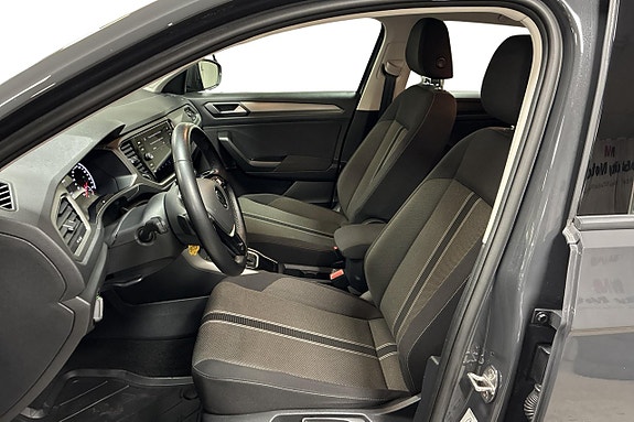 Volkswagen T-Roc 12 of 26