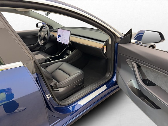 Tesla Model 3 16 of 30